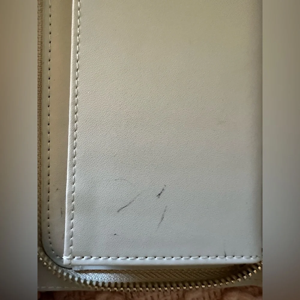 Women’s wristlet with gold accents and‎ wrist strap